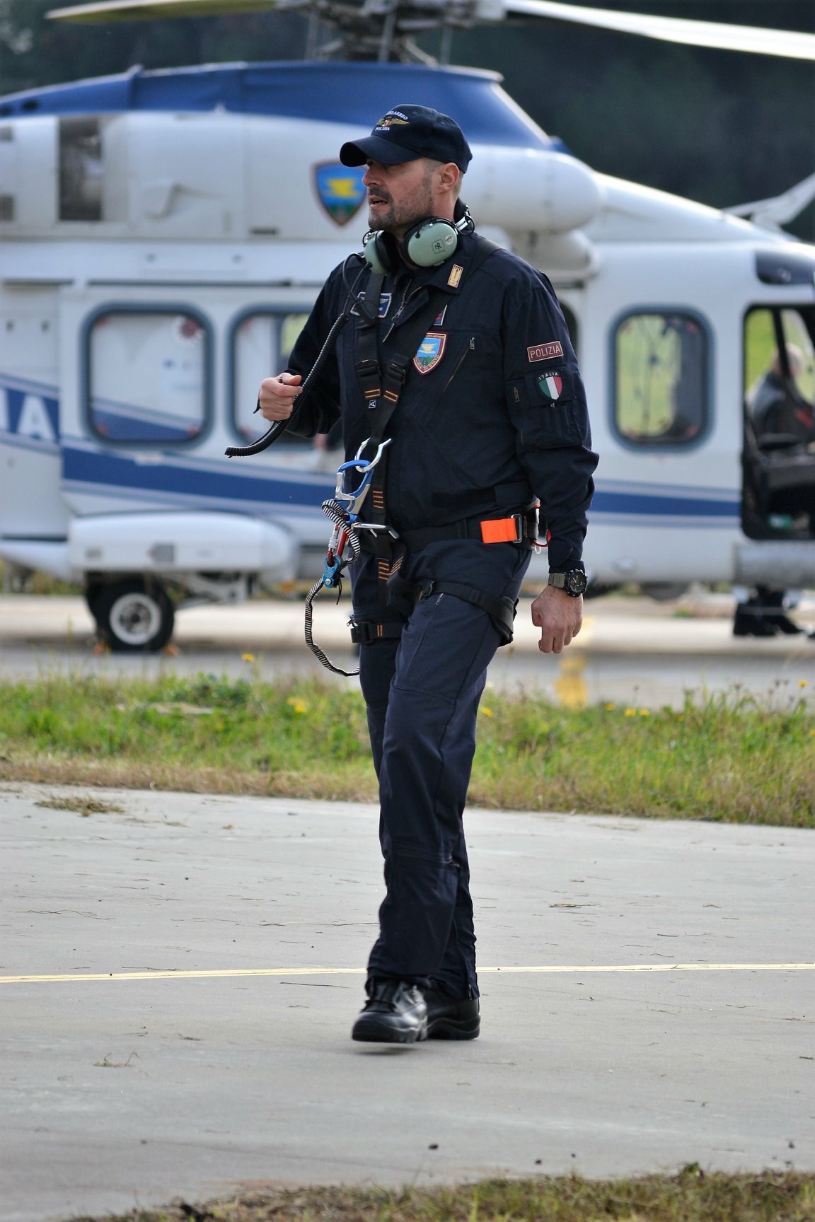 Selezioni di personale per 4 piloti di aereo e 4 piloti di elicottero