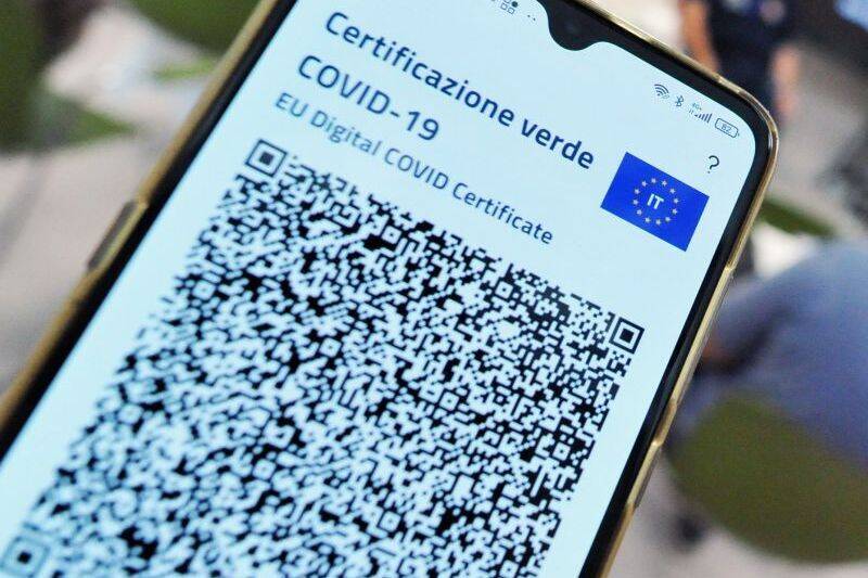 Dal 1° maggio al lavoro senza esibire green pass